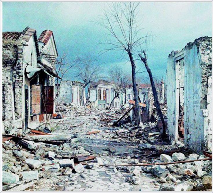 145. Τα συντρίμμια της Σμύρνησ